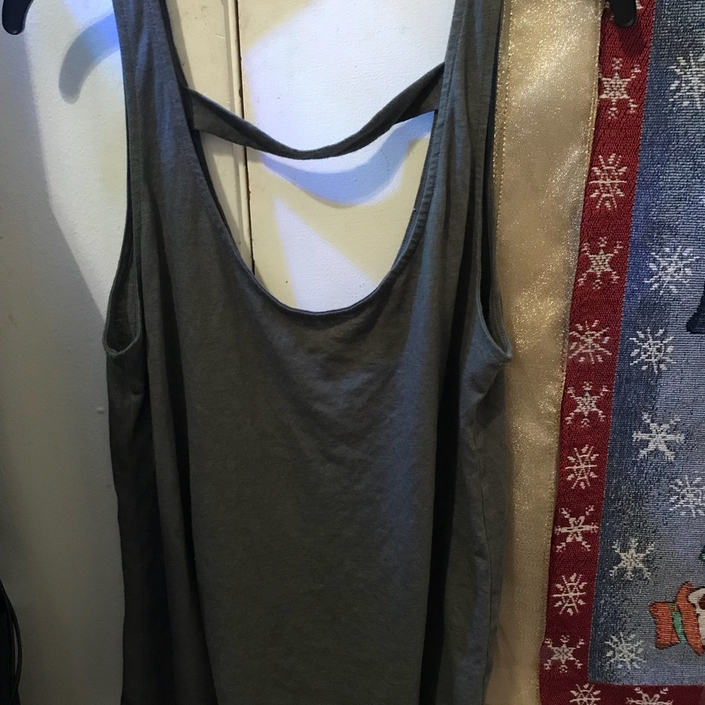 NEW Active Tank top Size L